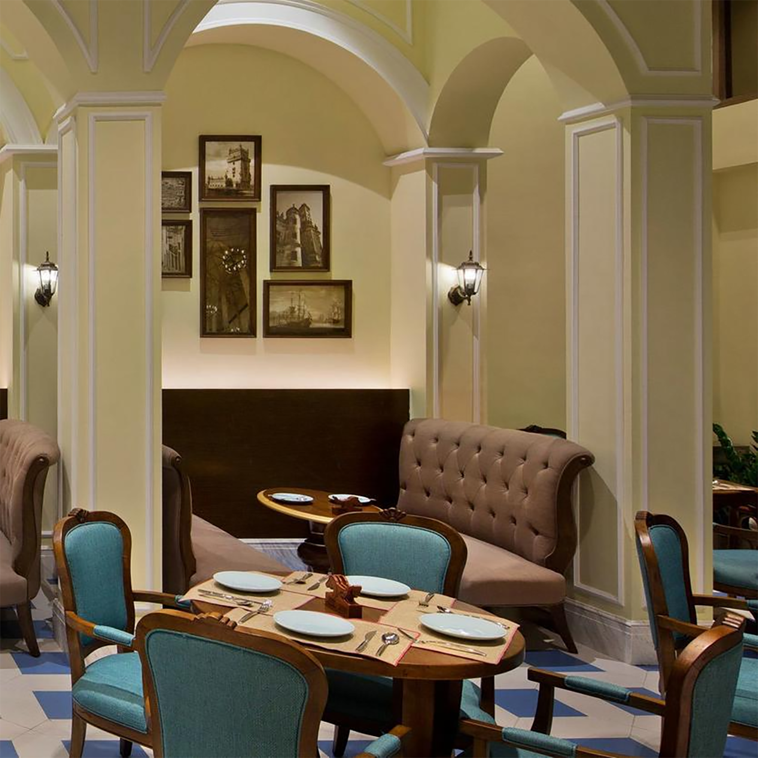 French Style Elegant Rotary Hotel Restaurant Furniture