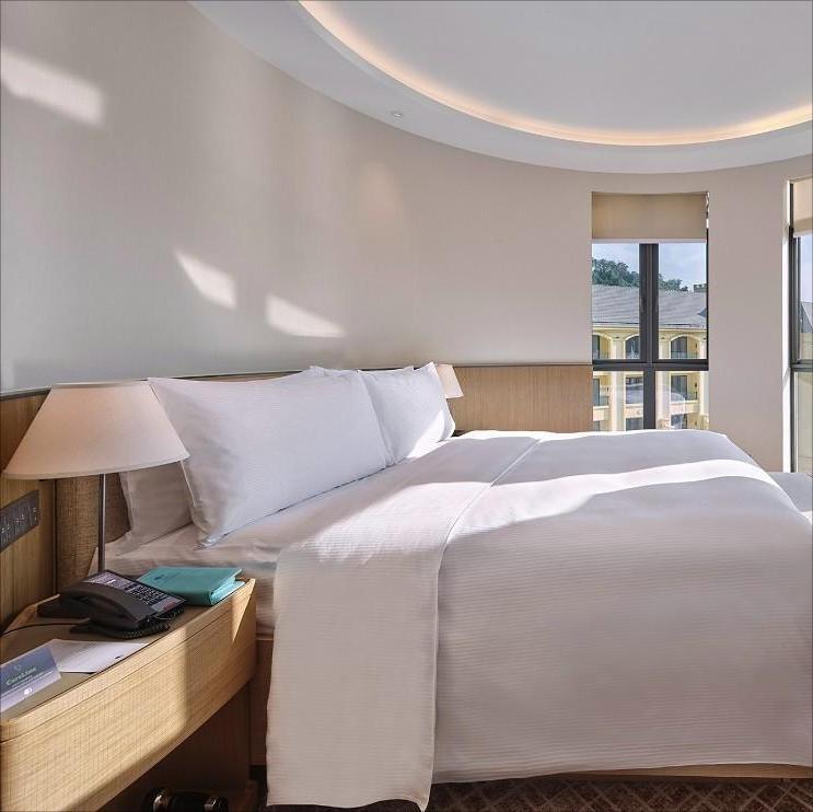 Modern White Hotel FF&E With Quartz Countertop