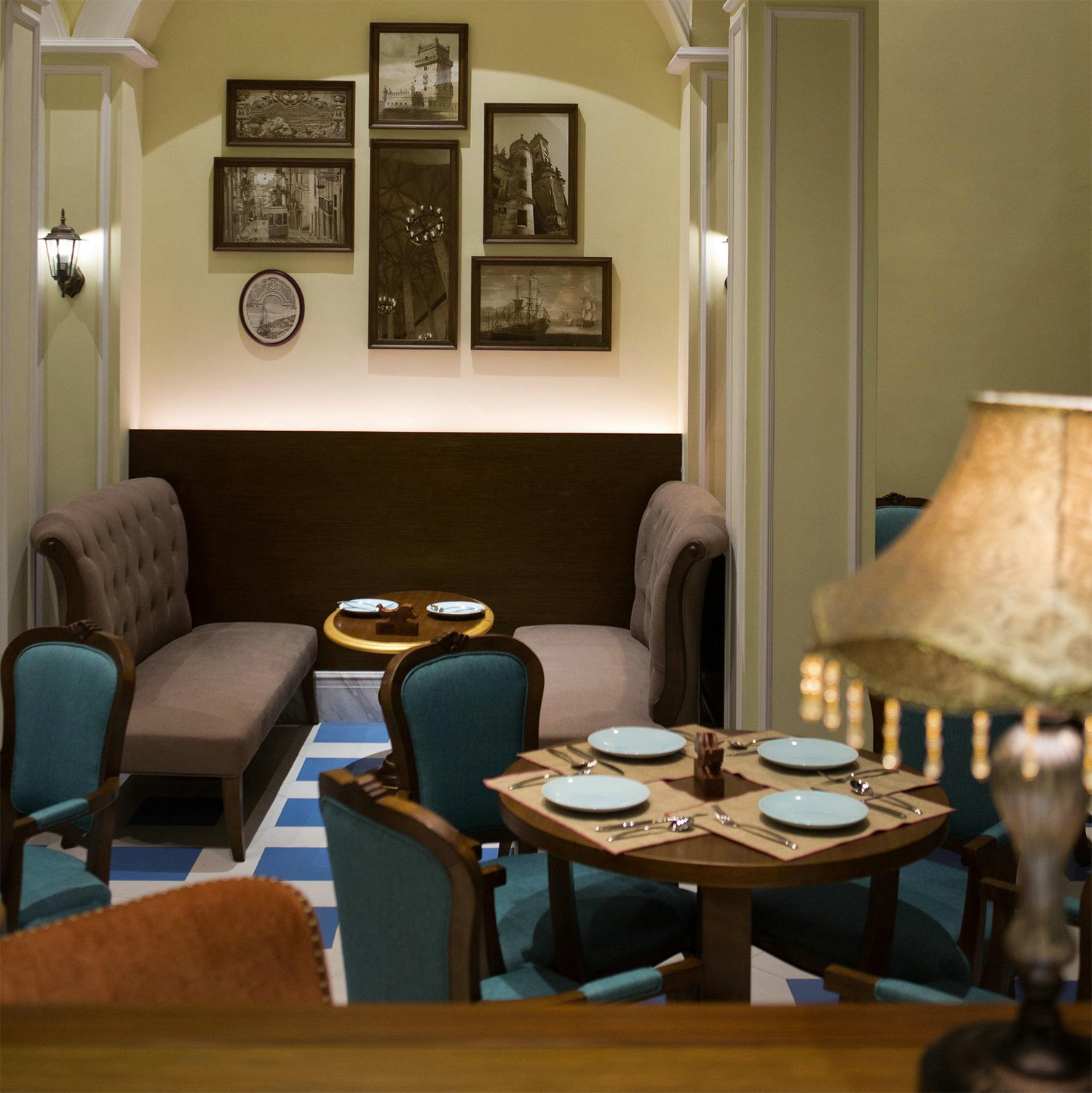 French Style Elegant Rotary Hotel Restaurant Furniture