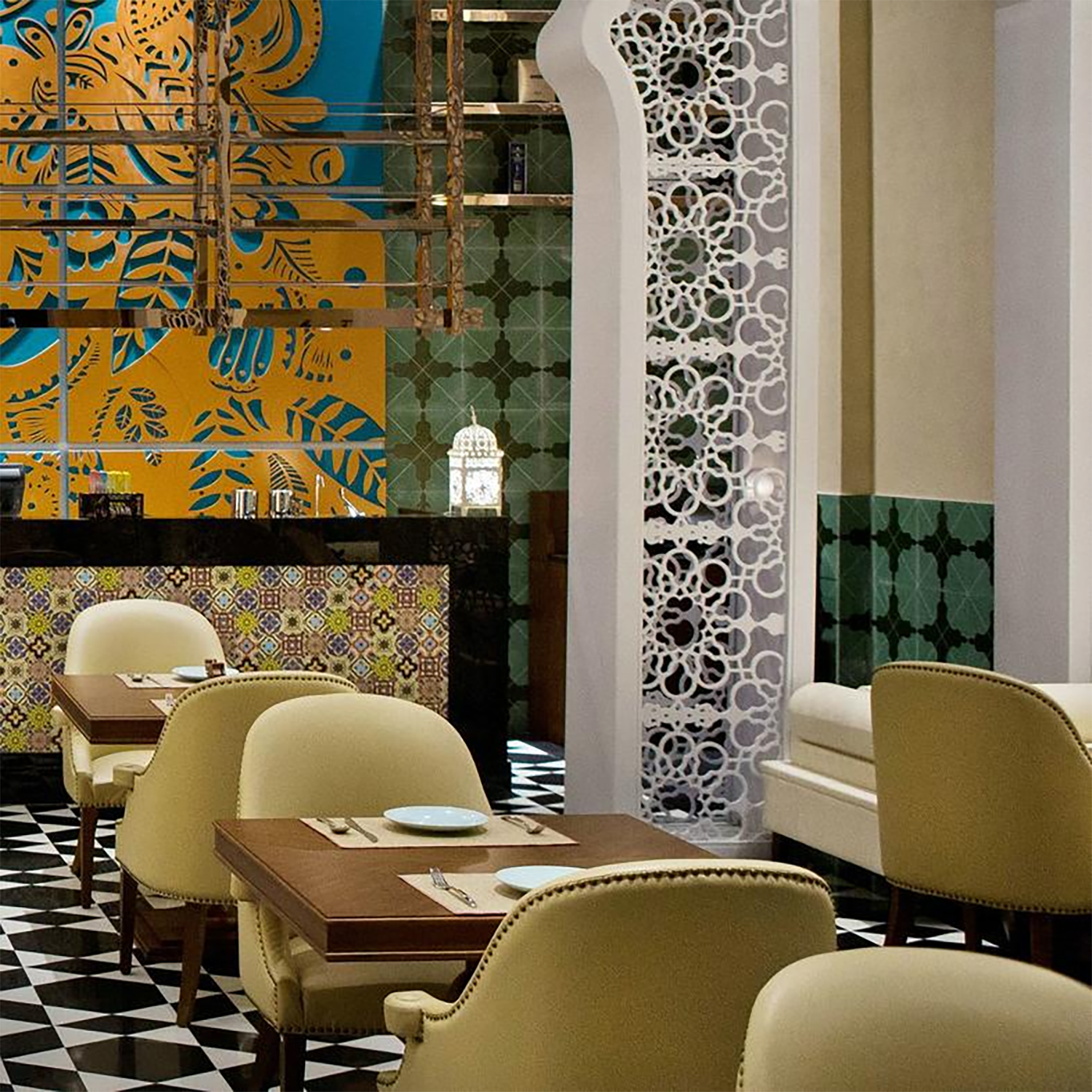 French Style Elegant Rotary Hotel Restaurant Furniture